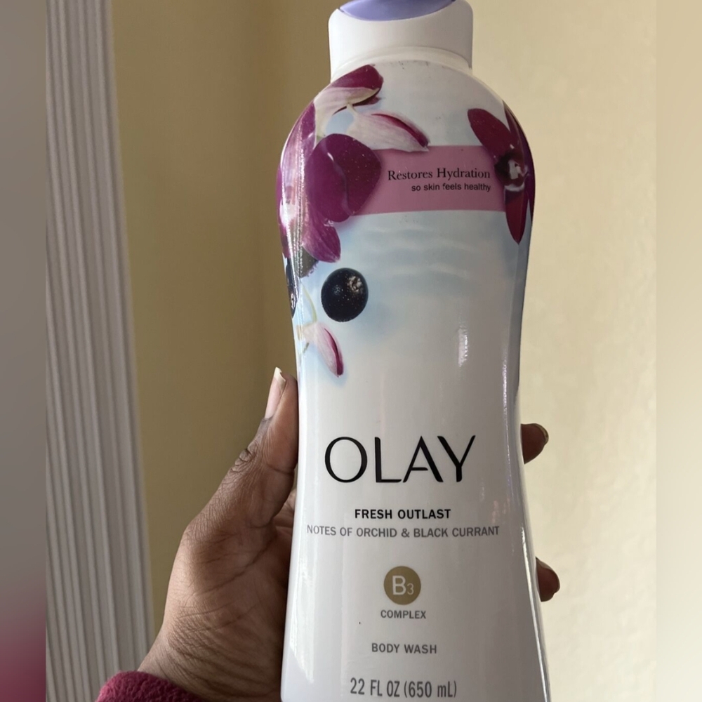 New OLAY Fresh Outlast Body Wash Notes of Orchid & Black Currant